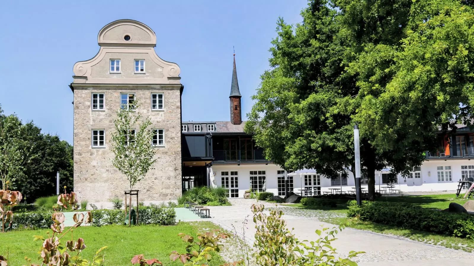Außenansicht der DJH Jugendherberge Burghausen